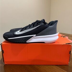 Nike Precision VII Running Shoe with Silver Swoosh